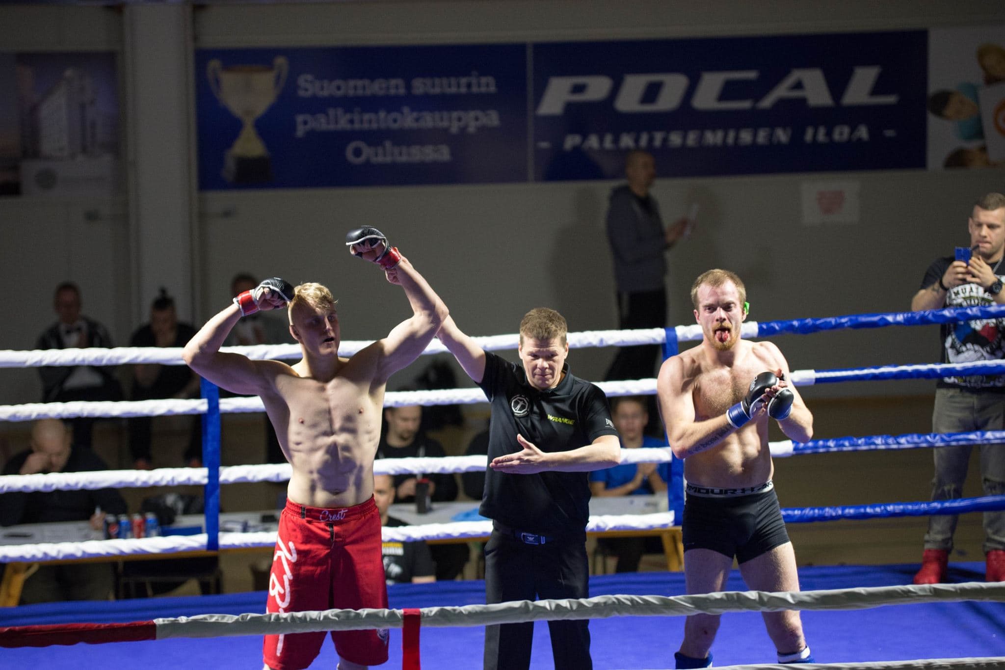 KBT:n ottelija voiton hetkellä kehässä