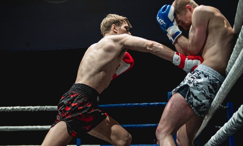 Lauri Suomela ja Casper Hansson kehässä